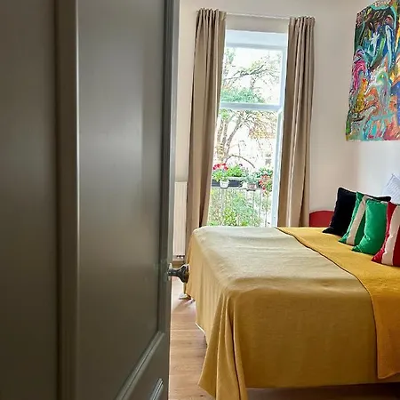 Balcony & King Size Bed * Praga