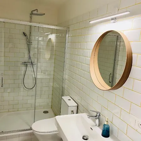 Balcony & King Size Bed Апартаменты
