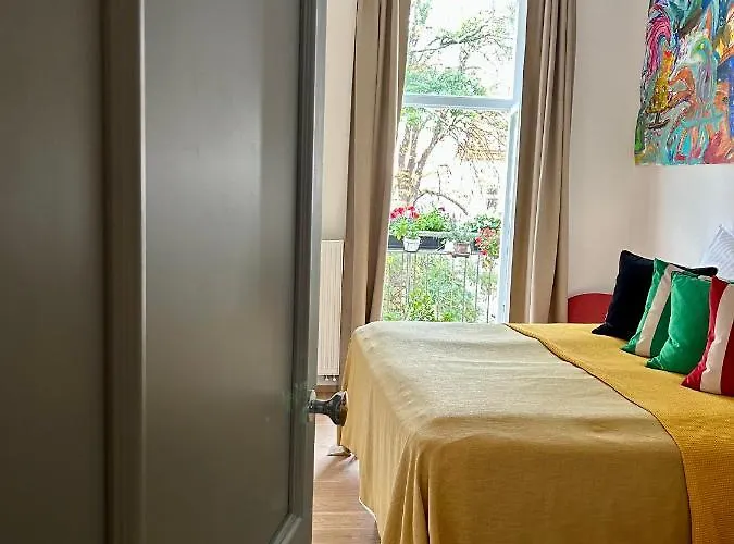 Balcony & King Size Bed * 布拉格